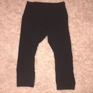 Lululemon black cropped leggings